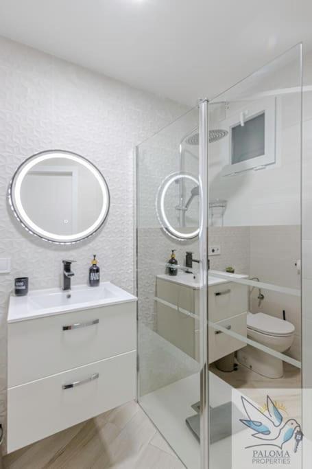 Wonderful Studio Apartment On The Beachfront Беналмадена Екстериор снимка