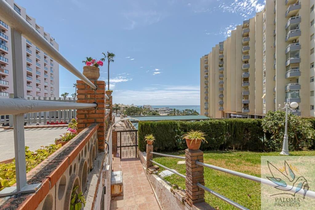 Wonderful Studio Apartment On The Beachfront Беналмадена Екстериор снимка
