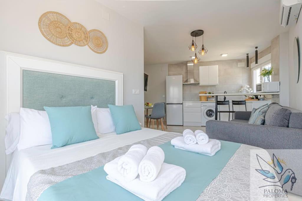 Wonderful Studio Apartment On The Beachfront Беналмадена Екстериор снимка