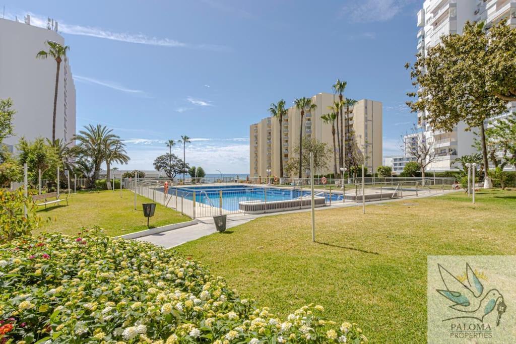 Wonderful Studio Apartment On The Beachfront Беналмадена Екстериор снимка